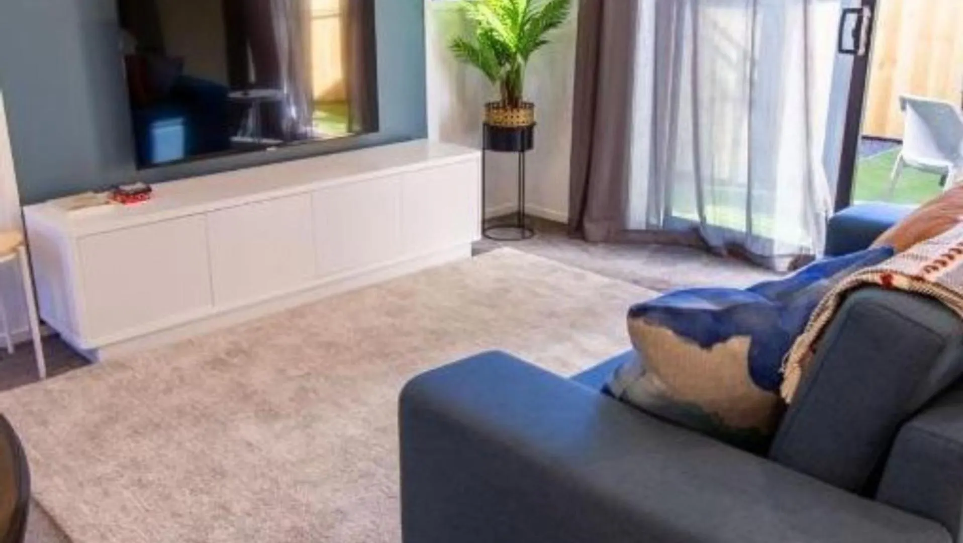 Luxurious Inner City 2 Bed Pad location